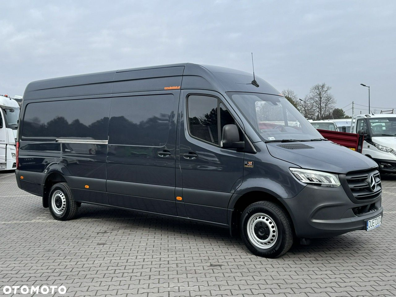 Mercedes-Benz 319 - 9