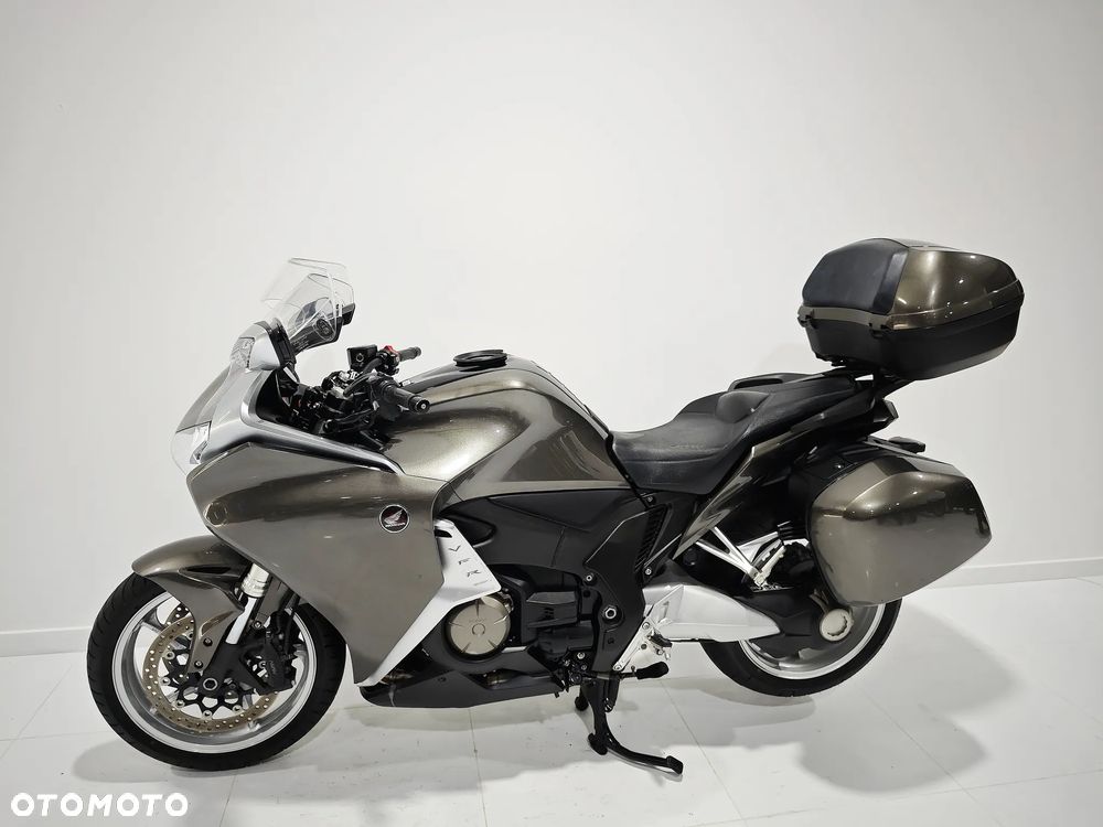 Honda VFR - 15