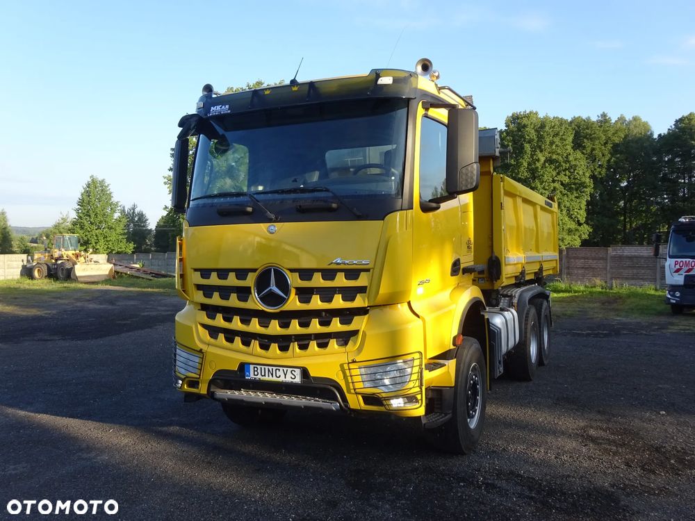 Mercedes-Benz - 2