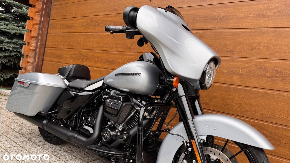 Harley-Davidson Touring Street Glide - 20