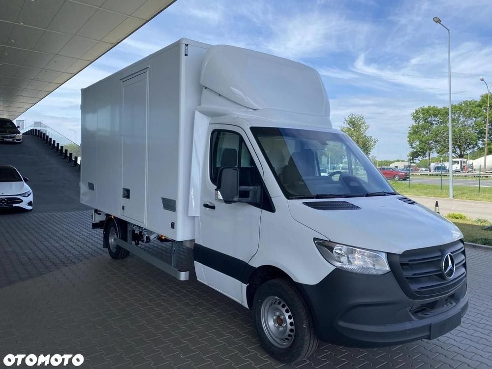 Mercedes-Benz Sprinter - 2