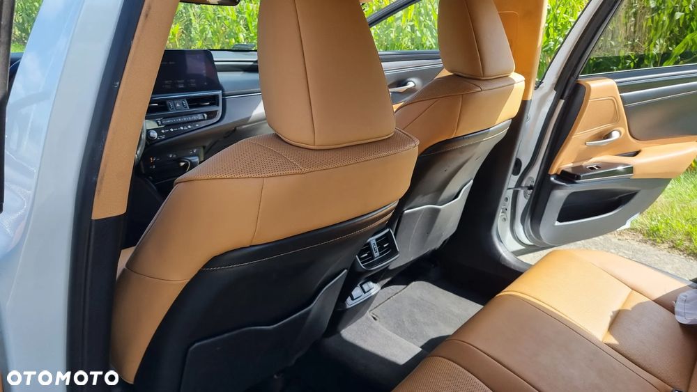 Lexus ES 300h Prestige - 33