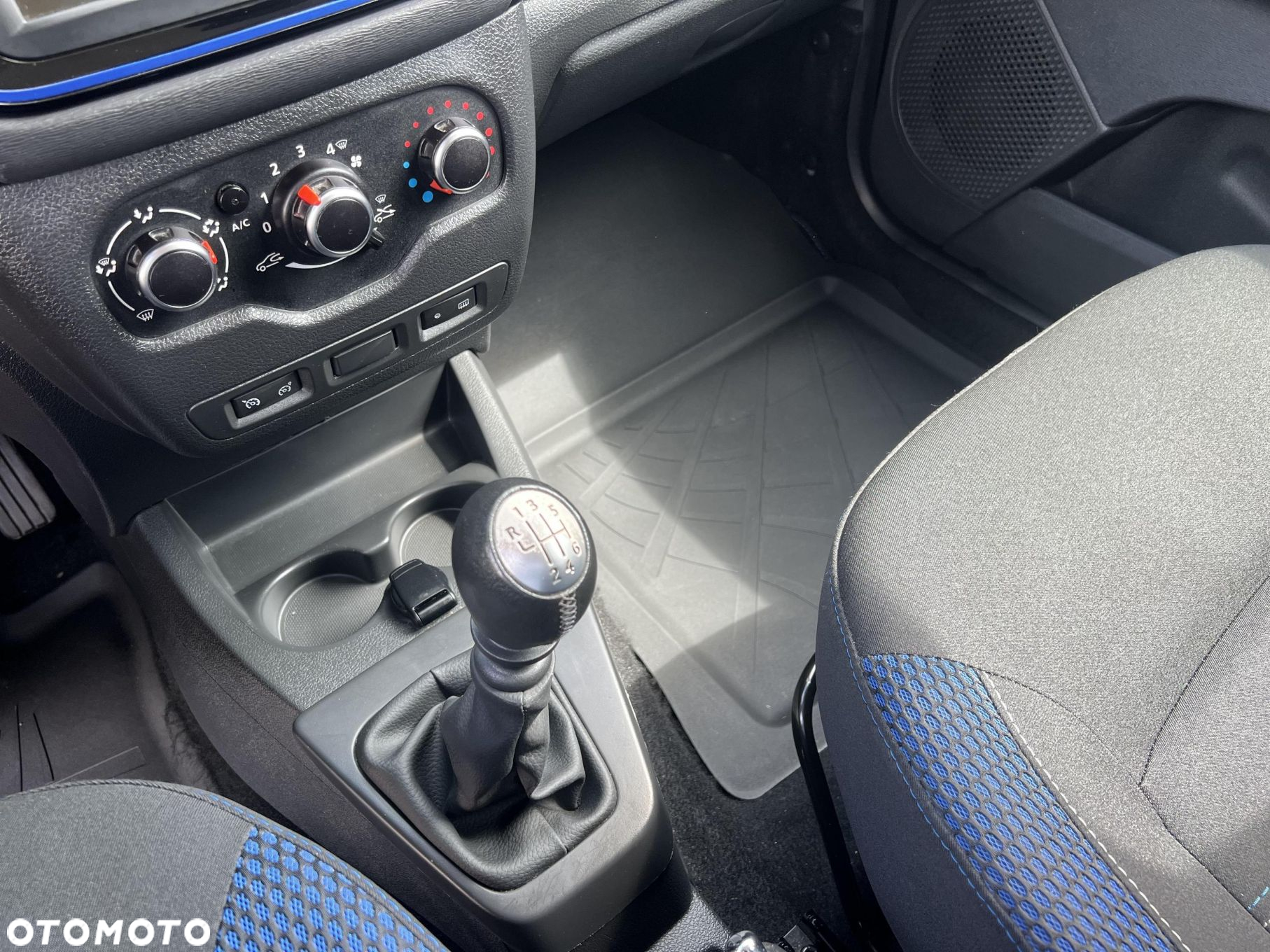 Dacia Lodgy 1.5 Blue dCi Stepway S&S EU6d - 15