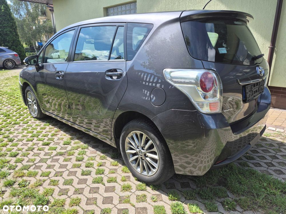 Toyota Verso 2016 photo 3