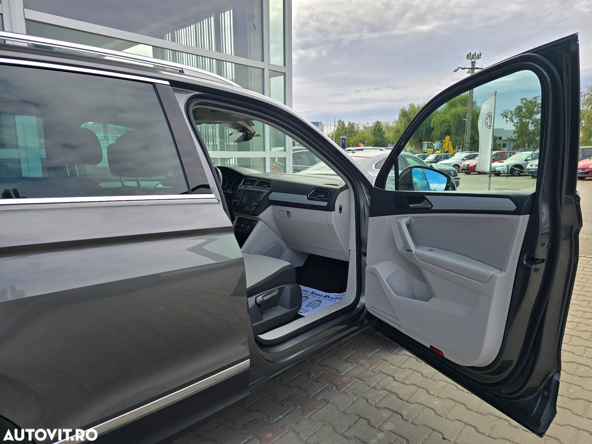 Volkswagen Tiguan 2.0 TDI DPF DSG 4Mot Comfortline - 9