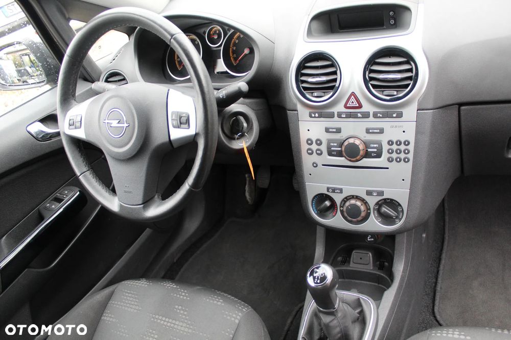 Opel Corsa 1.4 16V Satellite - 12