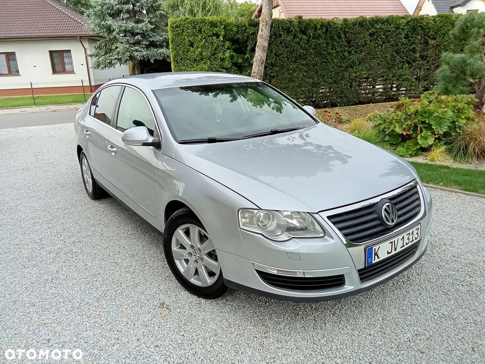 Volkswagen Passat - 1
