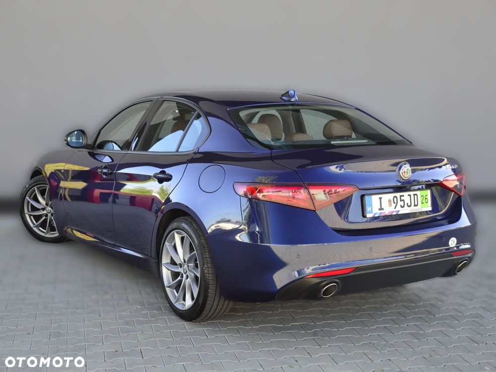 Alfa Romeo Giulia - 8