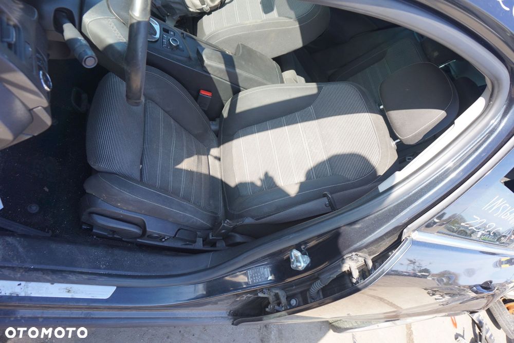 FOTEL PRZEDNI LEWY INSIGNIA A I KOMBI GRZANY OPEL 2008-2013 - 1