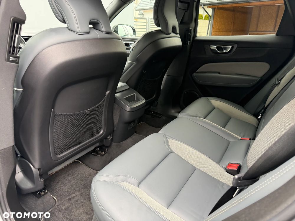 Volvo XC 60 B4 B R-Design - 28