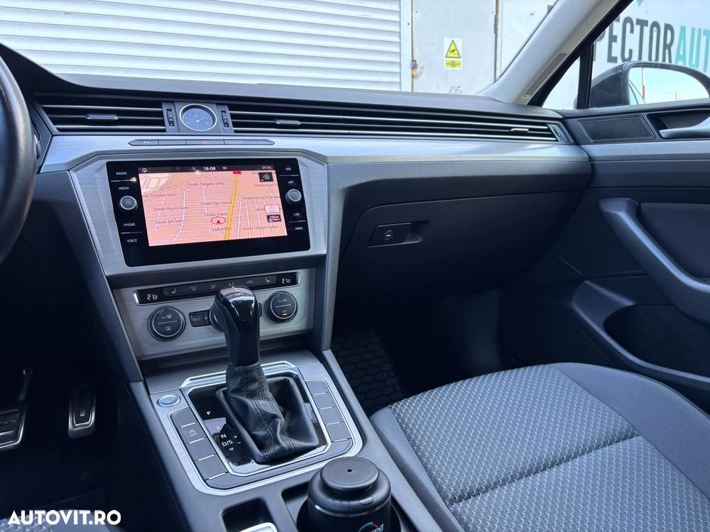 Volkswagen Passat 2.0 TDI DSG Comfortline - 26
