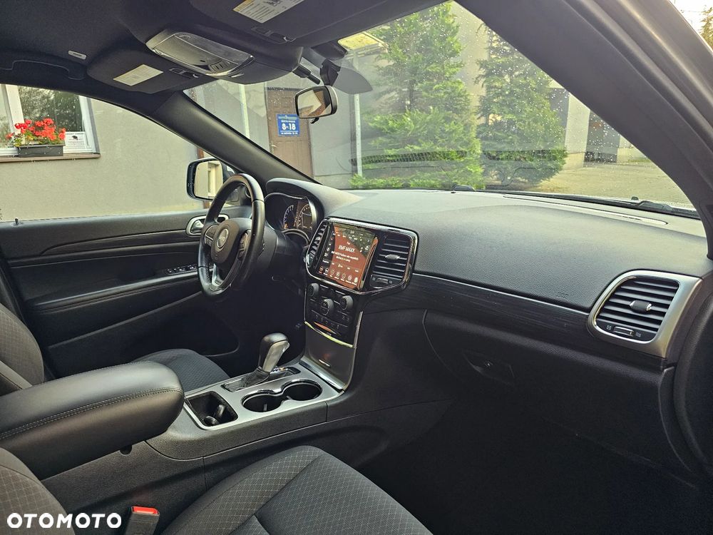 Jeep Grand Cherokee - 12