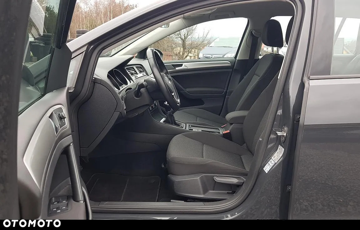 Volkswagen Golf - 24
