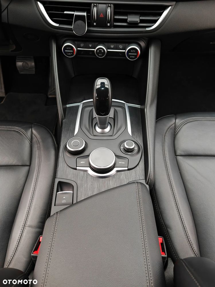 Alfa Romeo Giulia 2.0 Turbo Super - 13