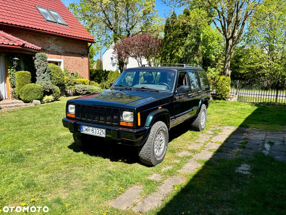 Jeep Cherokee - 16