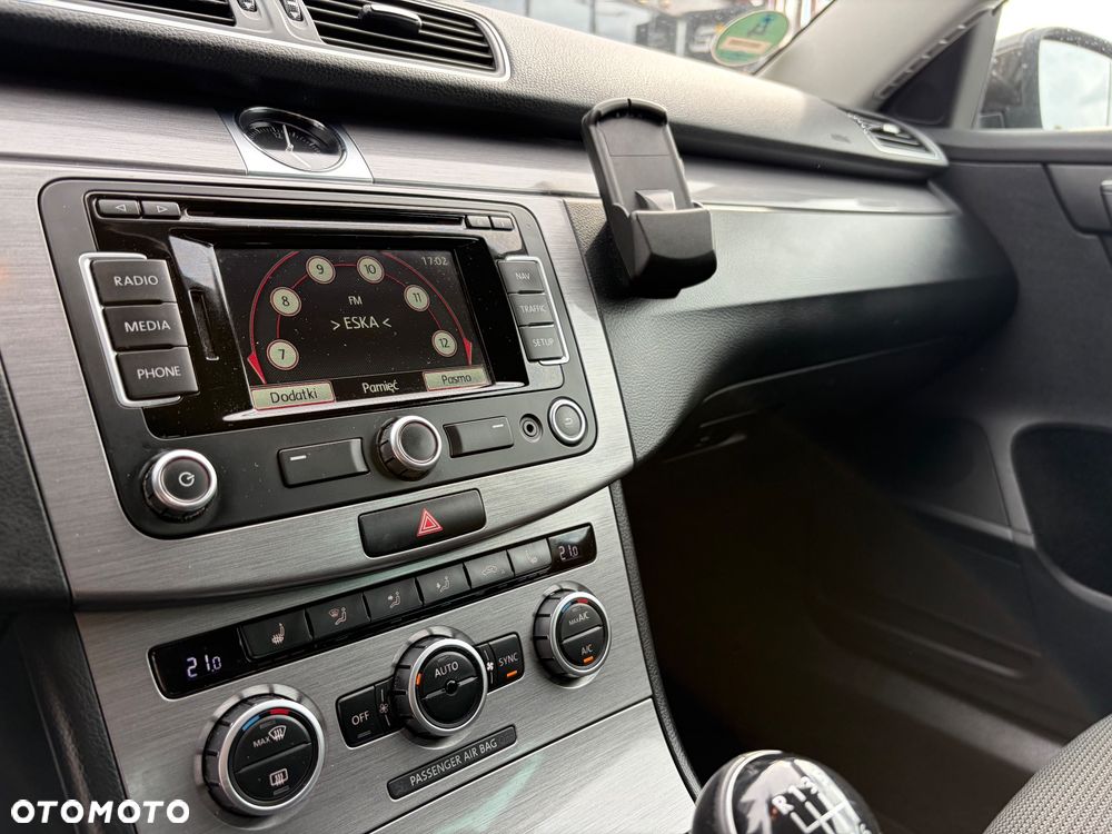 Volkswagen Passat - 11