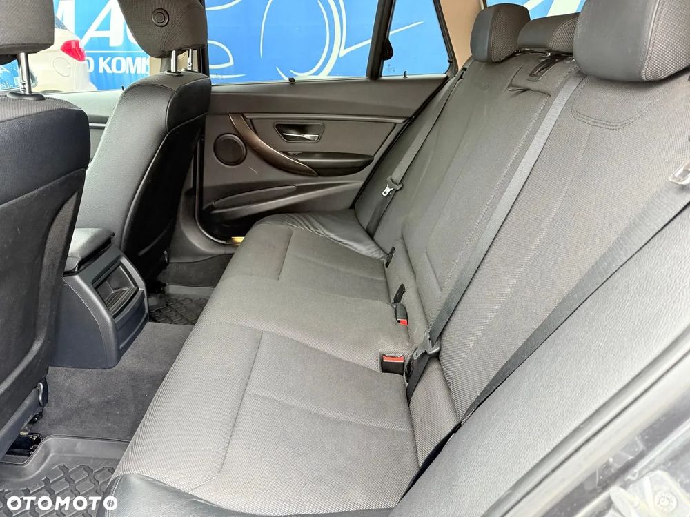 BMW Seria 3 320d Touring - 13