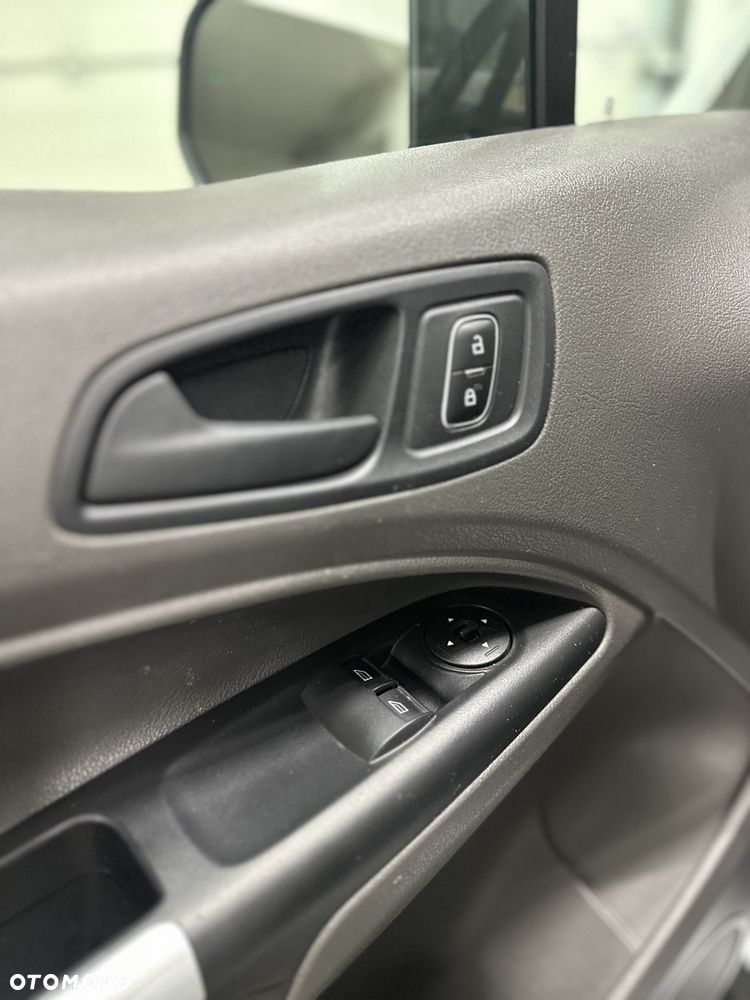Ford Transit Connect - 18