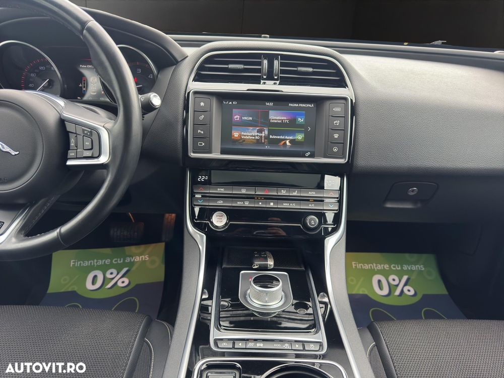 Jaguar XE 2.0 R-Sport - 7