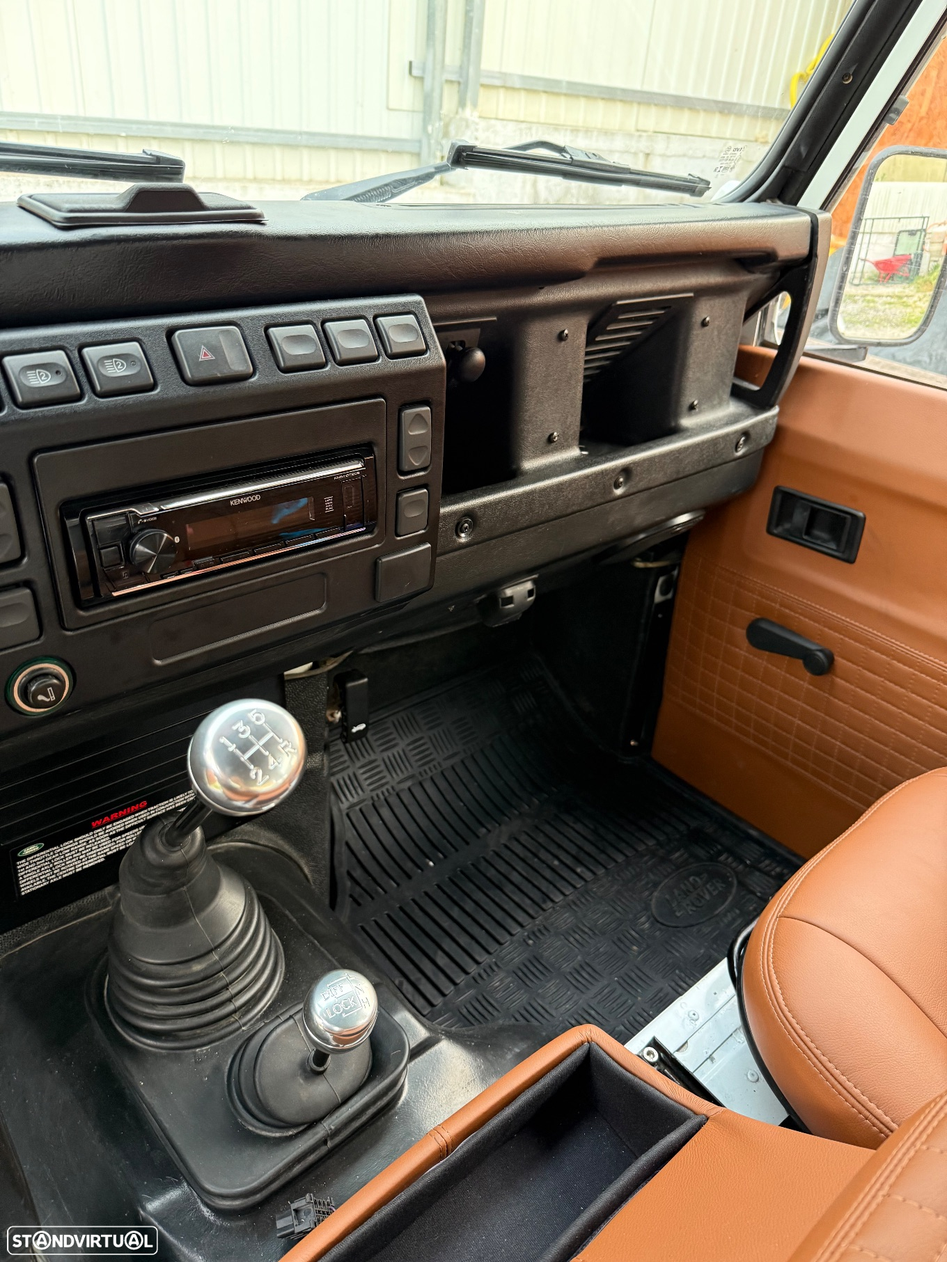 Land Rover Defender - 2