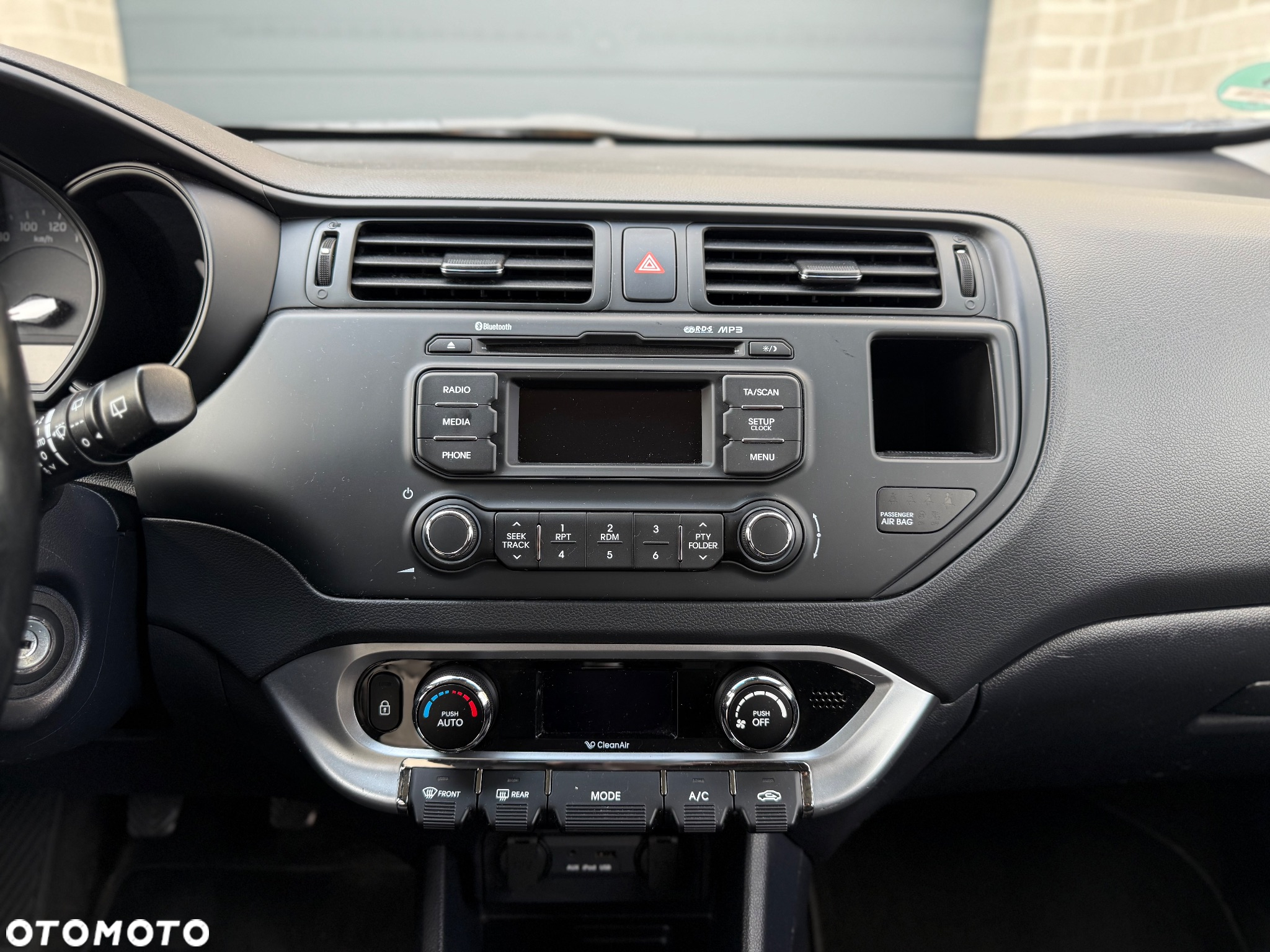 Kia Rio - 8