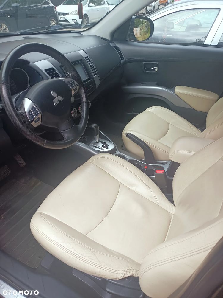 Mitsubishi Outlander 2.0 Intense + NAVI 2WD EU5 CVT - 10