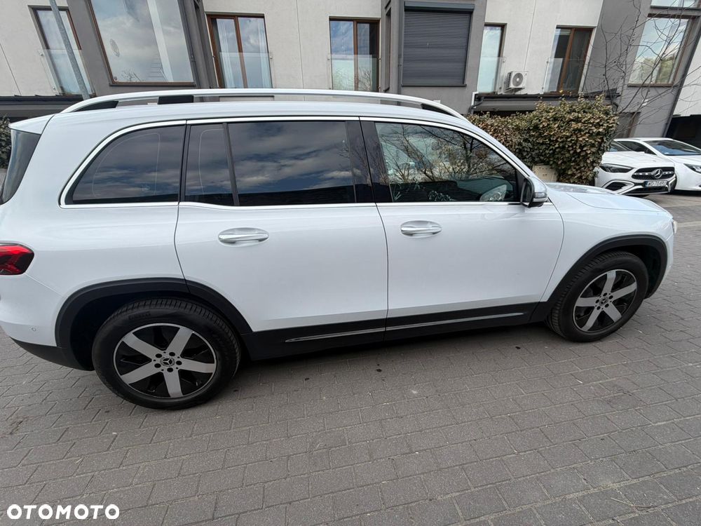 Mercedes-Benz GLB 250 4-Matic 8G-DCT - 3