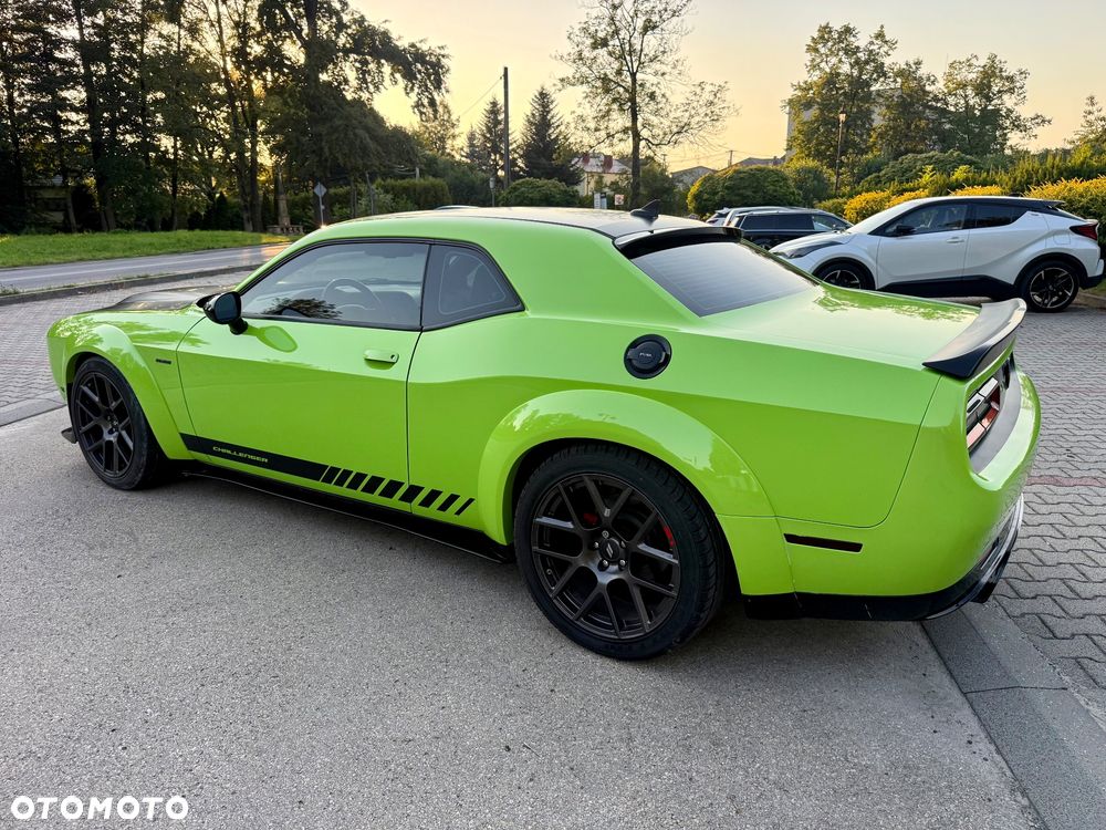 Dodge Challenger - 10