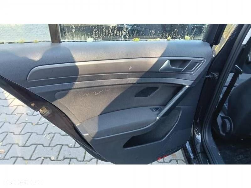 Volkswagen Golf - 28