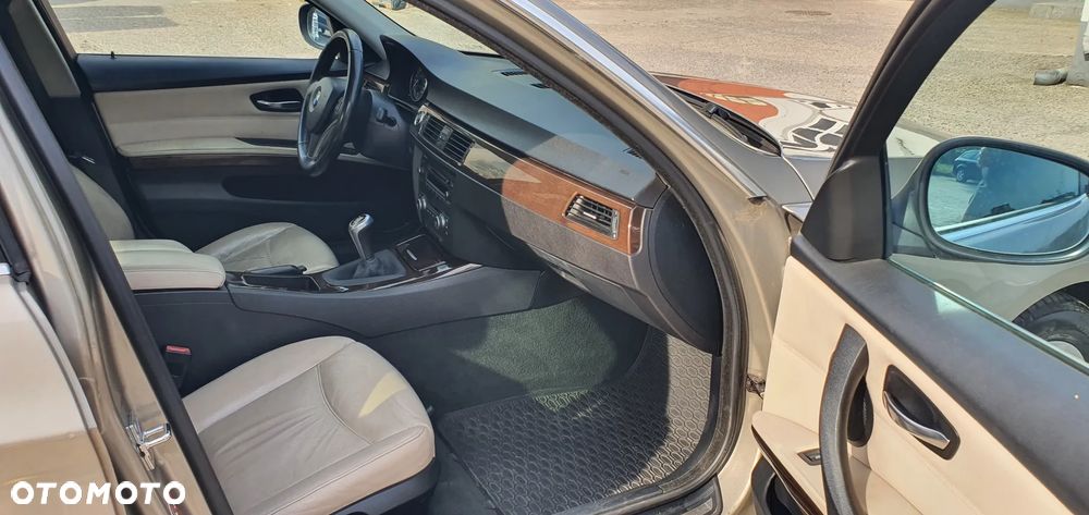 BMW Seria 3 325i Edition Exclusive - 37