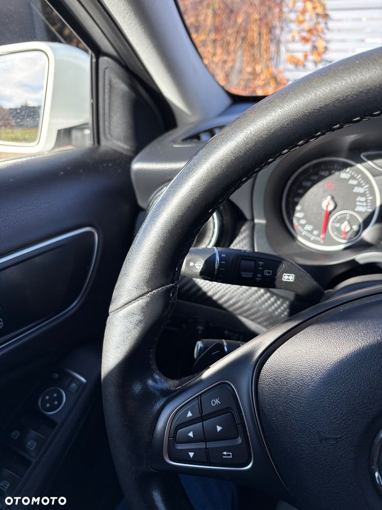 Mercedes-Benz GLA 200 d 7G-DCT - 11