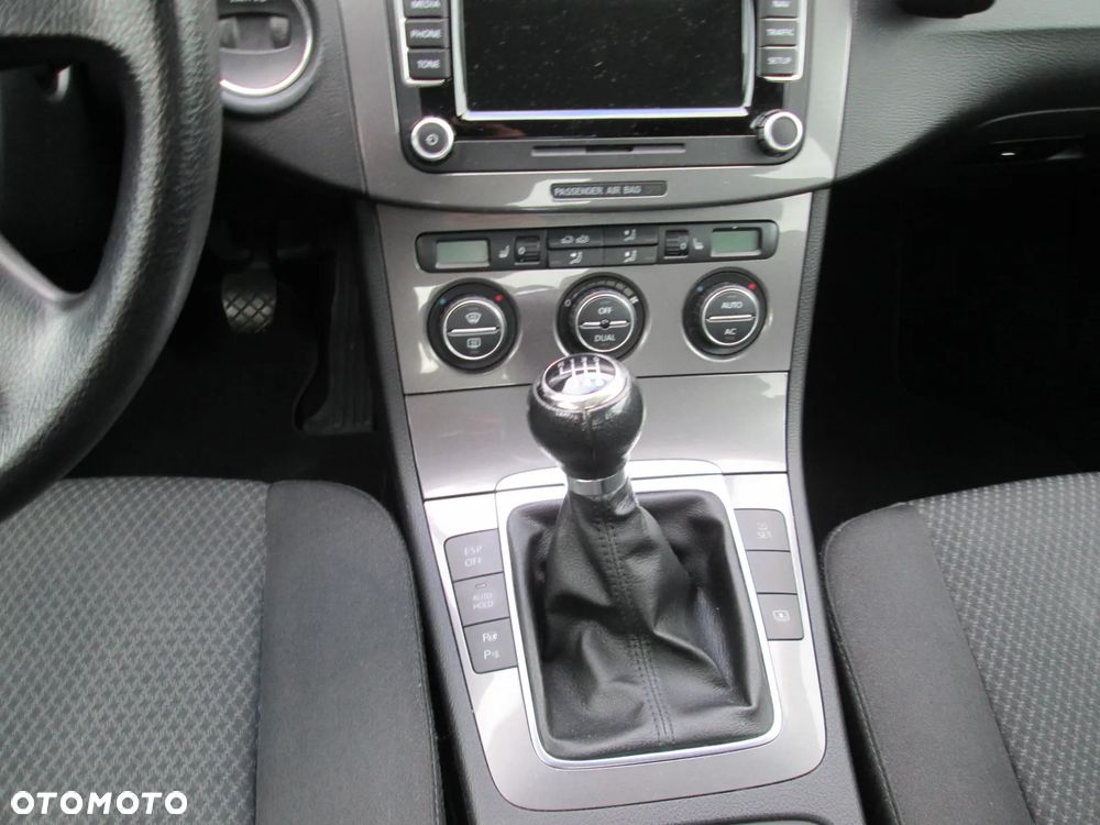 Volkswagen Passat 2.0 TDI Comfortline - 11