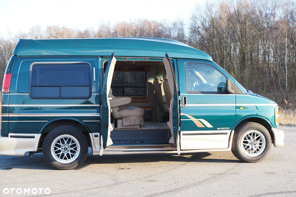 Chevrolet Express - 12