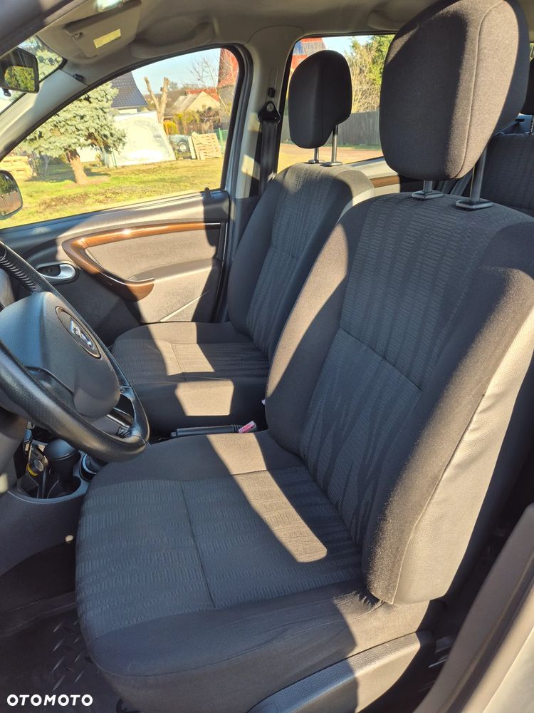 Dacia Duster 1.6 Laureate - 11