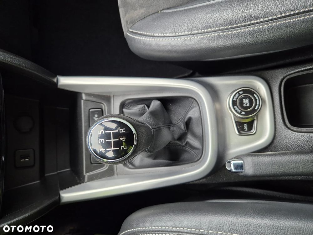 Suzuki Vitara 1.6 (4x4) Allgrip Comfort+ - 26