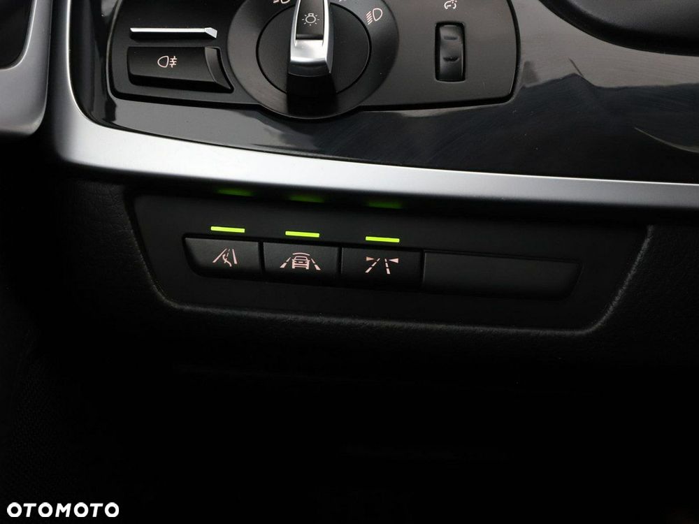 BMW Seria 5 520d xDrive - 38