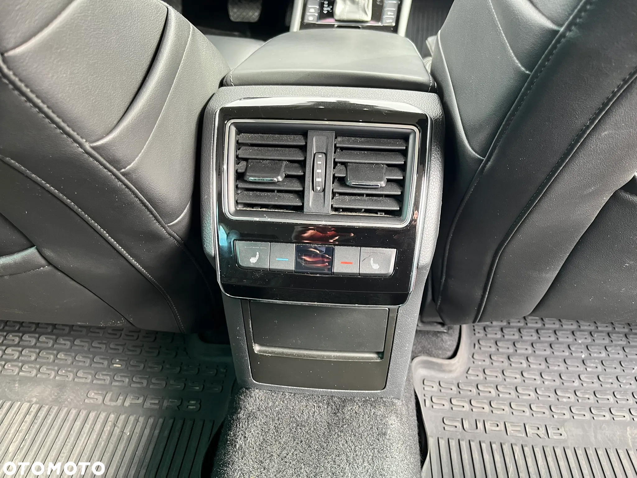 Skoda Superb 1.8 TSI L&K DSG - 10