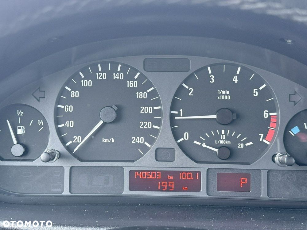 BMW Seria 3 318i - 25