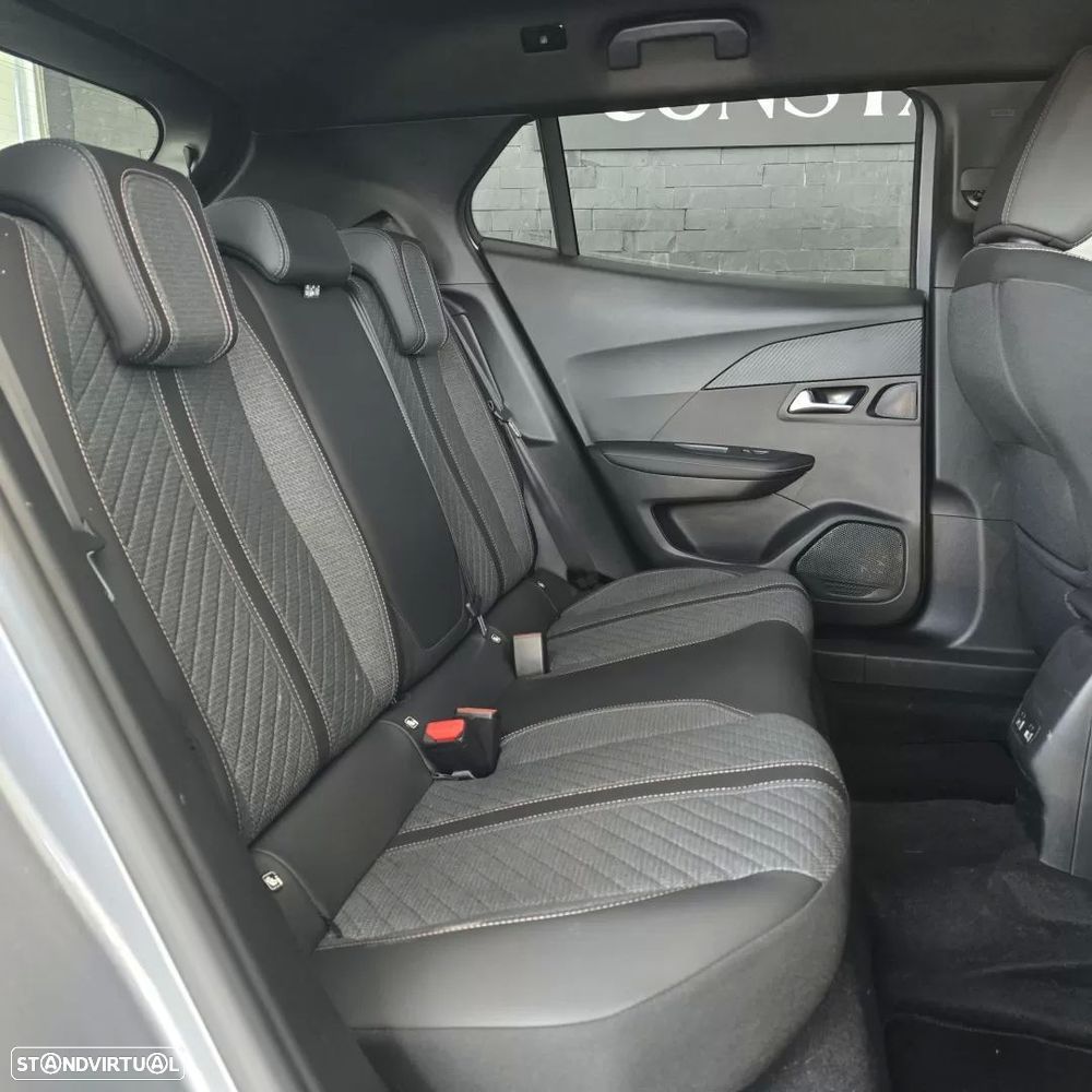 Peugeot e-2008 54 kWh Allure - 11