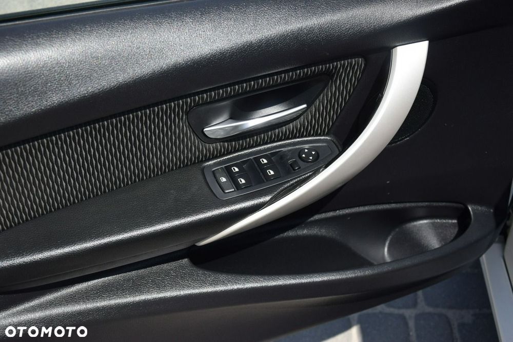 BMW Seria 3 318d Blue Performance - 35