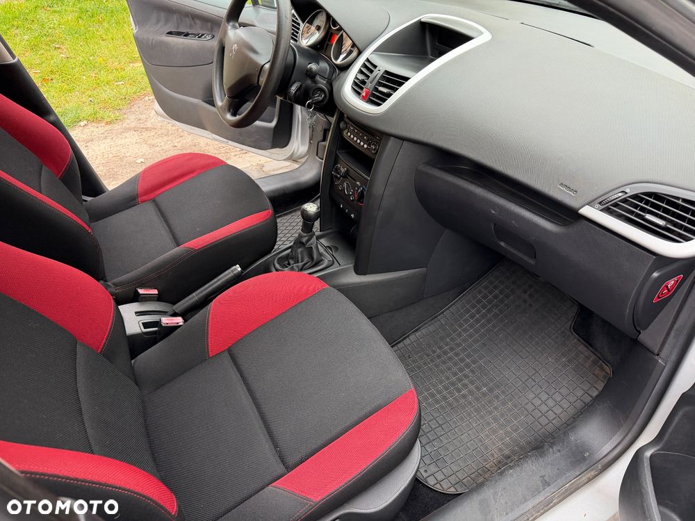 Peugeot 207 - 16