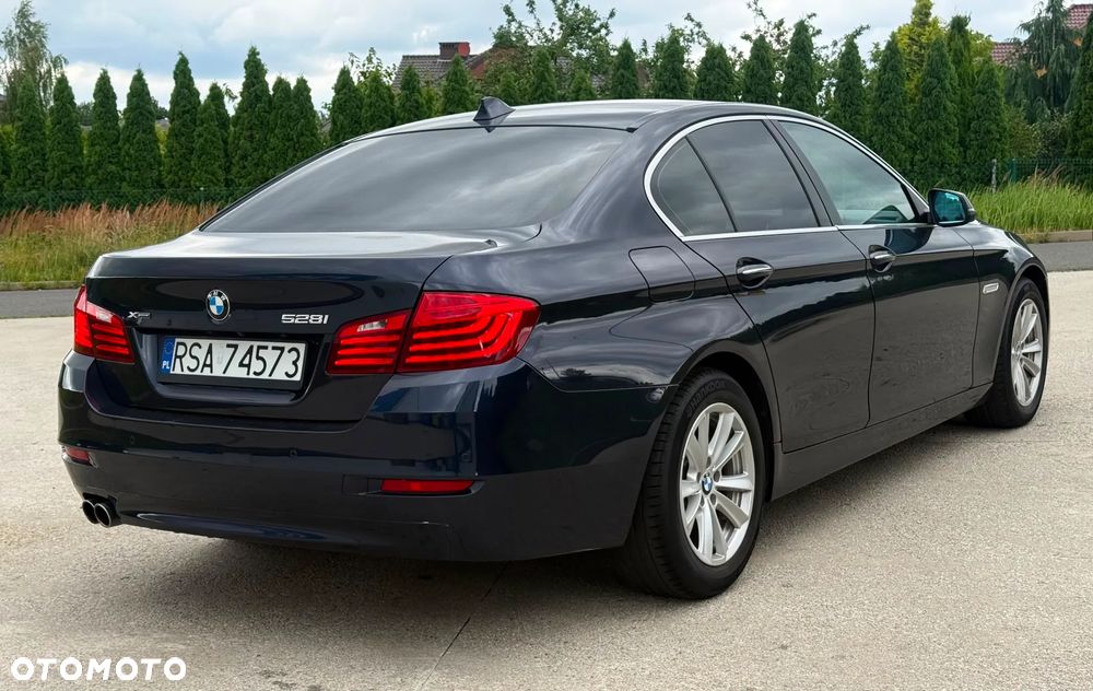 BMW Seria 5 528i xDrive Sport-Aut Luxury Line - 11