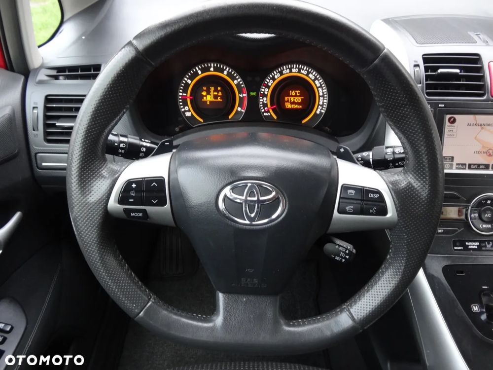 Toyota Auris 1.6 Premium MS - 25