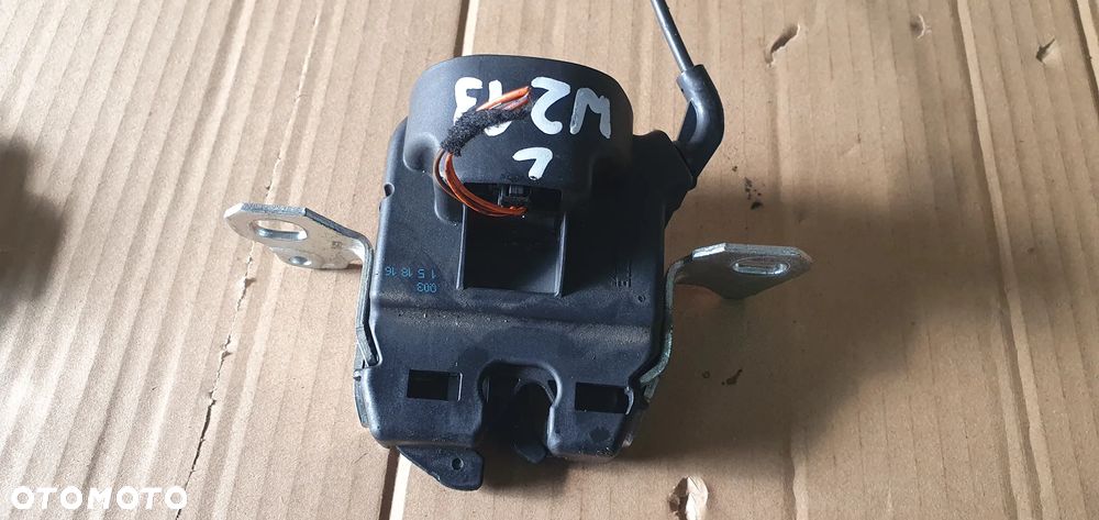 Zamek kanapy lewy tył tylny klamka Mercedes W-Klasa W213 A2059204900 - 2