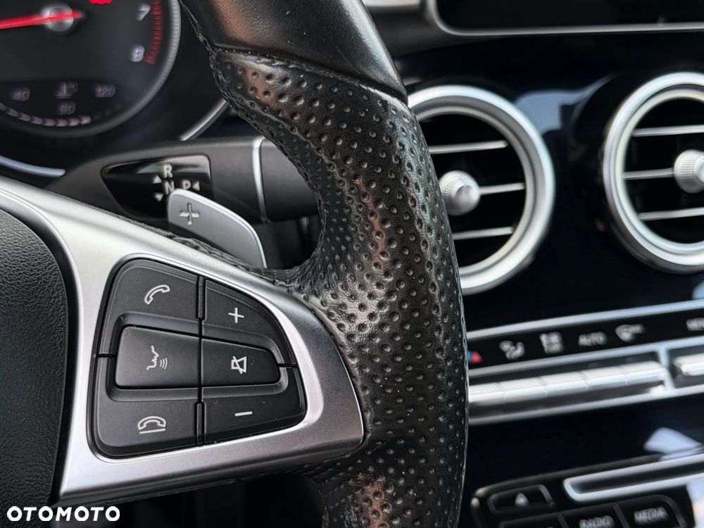 Mercedes-Benz Klasa C 180 9G-TRONIC AMG Line - 33