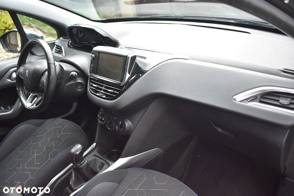 Peugeot 2008 1.6 BlueHDi Style - 24