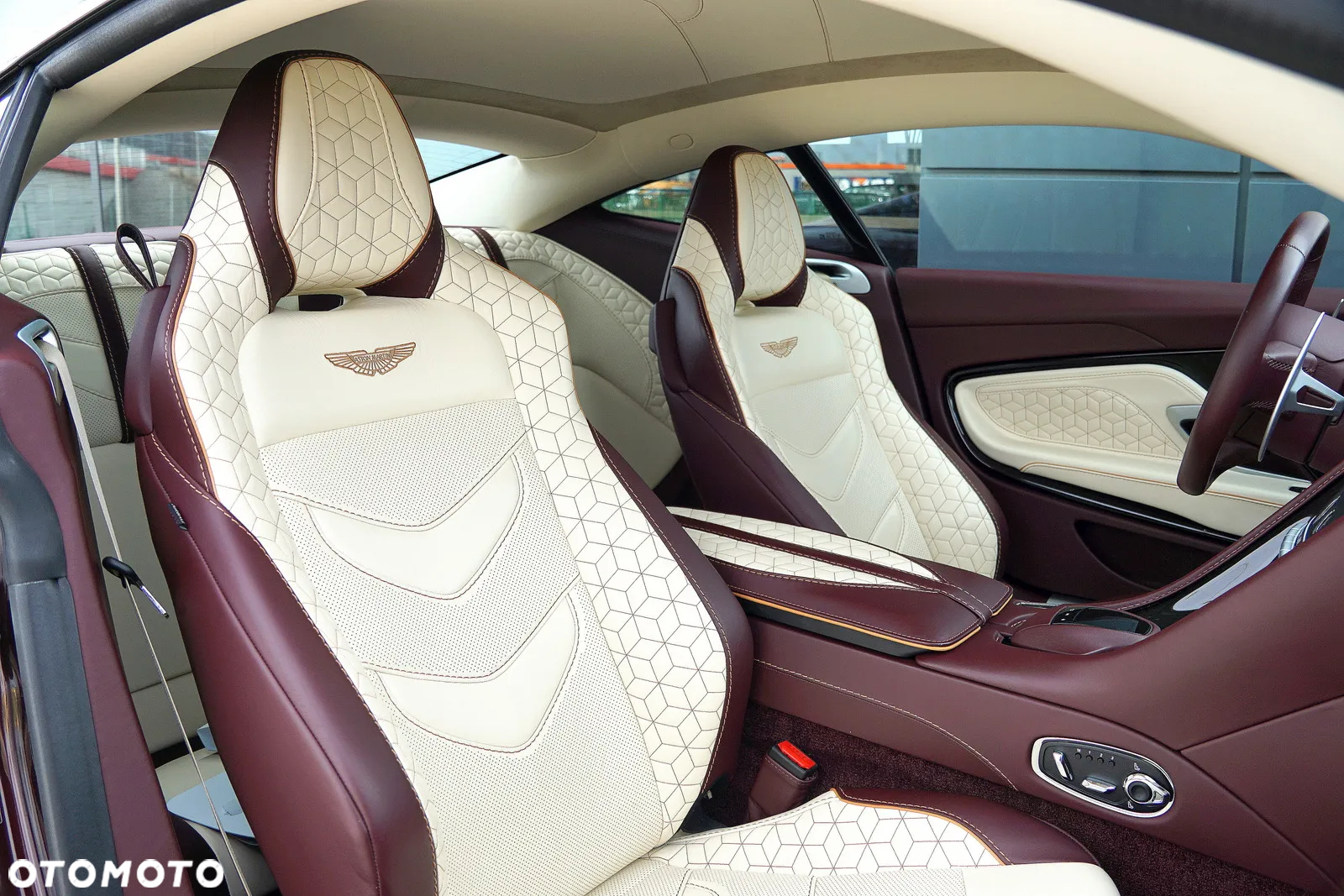 Aston Martin DBS Superleggera Standard - 27