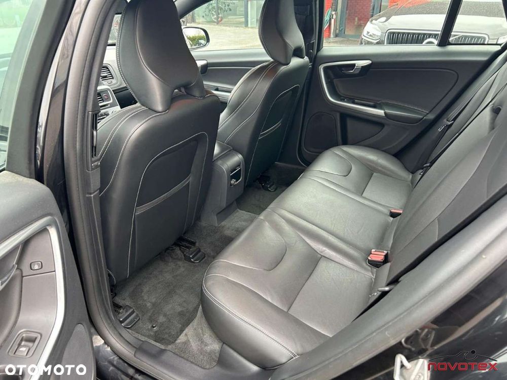 Volvo V60 T3 Momentum - 18