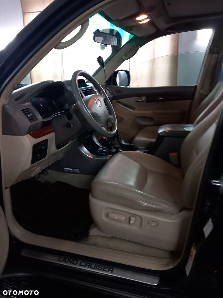 Toyota Land Cruiser - 18