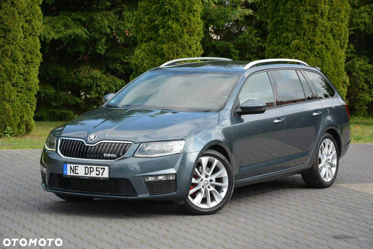 Skoda Octavia Combi 2.0 TDI DSG RS - 2